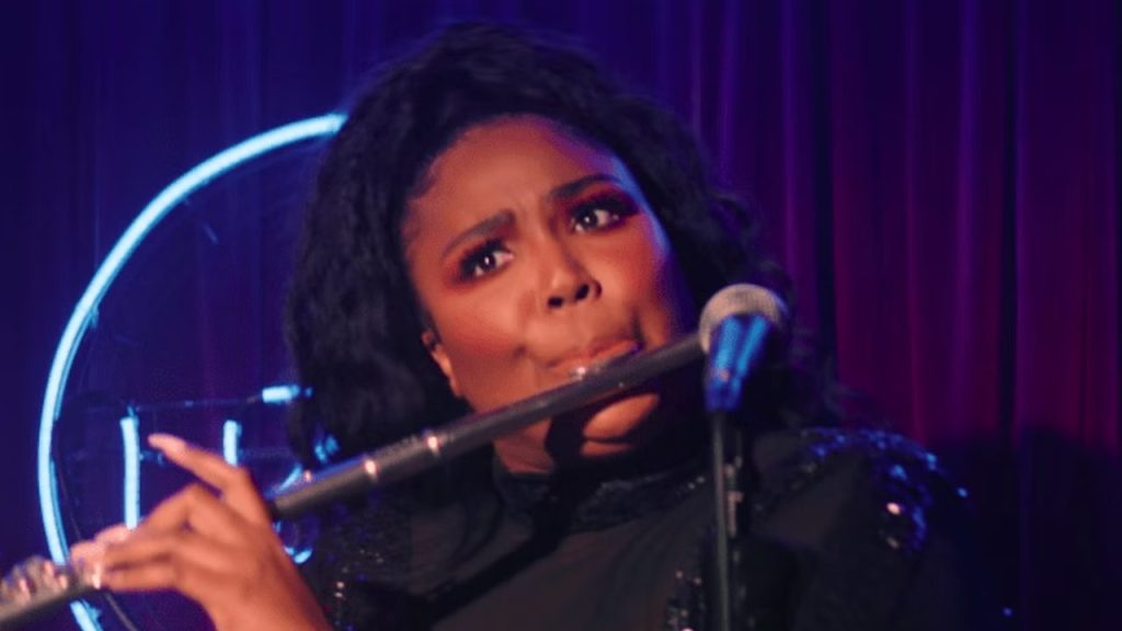 Lizzo Twerks in Dc While Playing Former President James Madison's Crystal Flute!