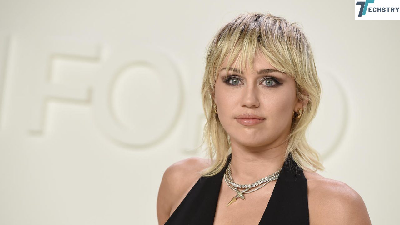 A Yellow UFO Once Chased Miley Cyrus Down: "It Fucked Me Up"!