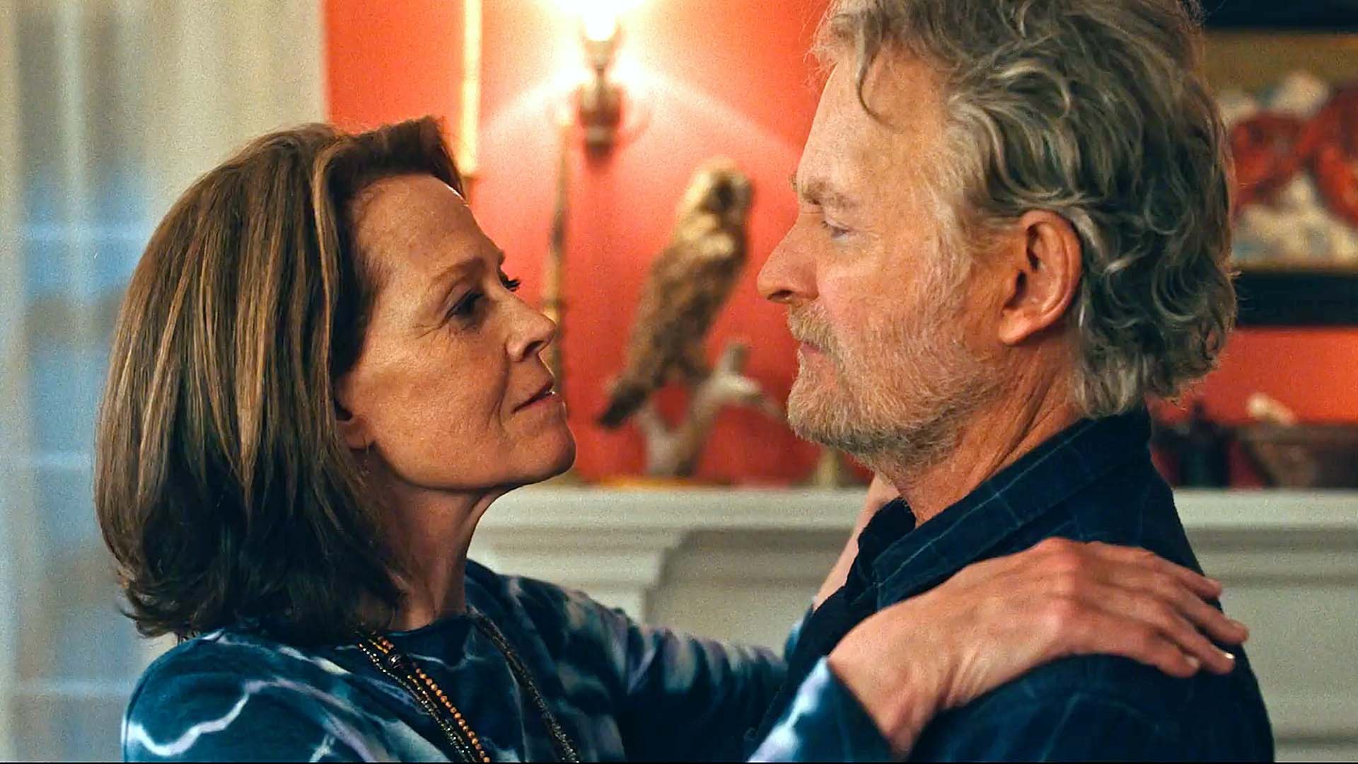 Sigourney Weaver, Star of "Good House" Said: It's Not Hard to Love Kevin Kline!